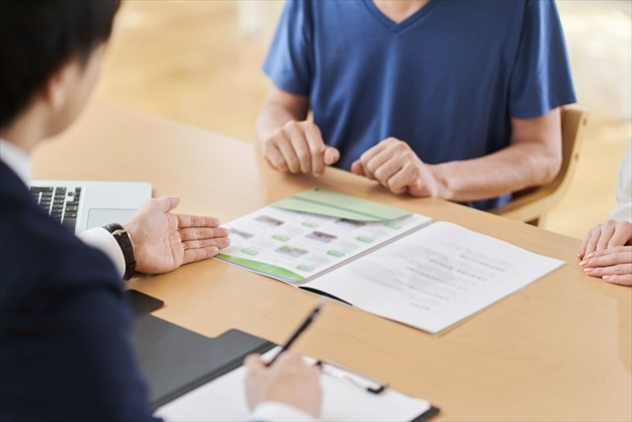 相談事をしてる人の手元